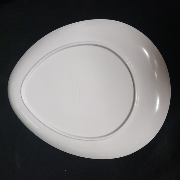 Cynthia Rowley NWOT Set/4 Colorful Egg-Shaped Melamine Plates - Picture 5 of 5